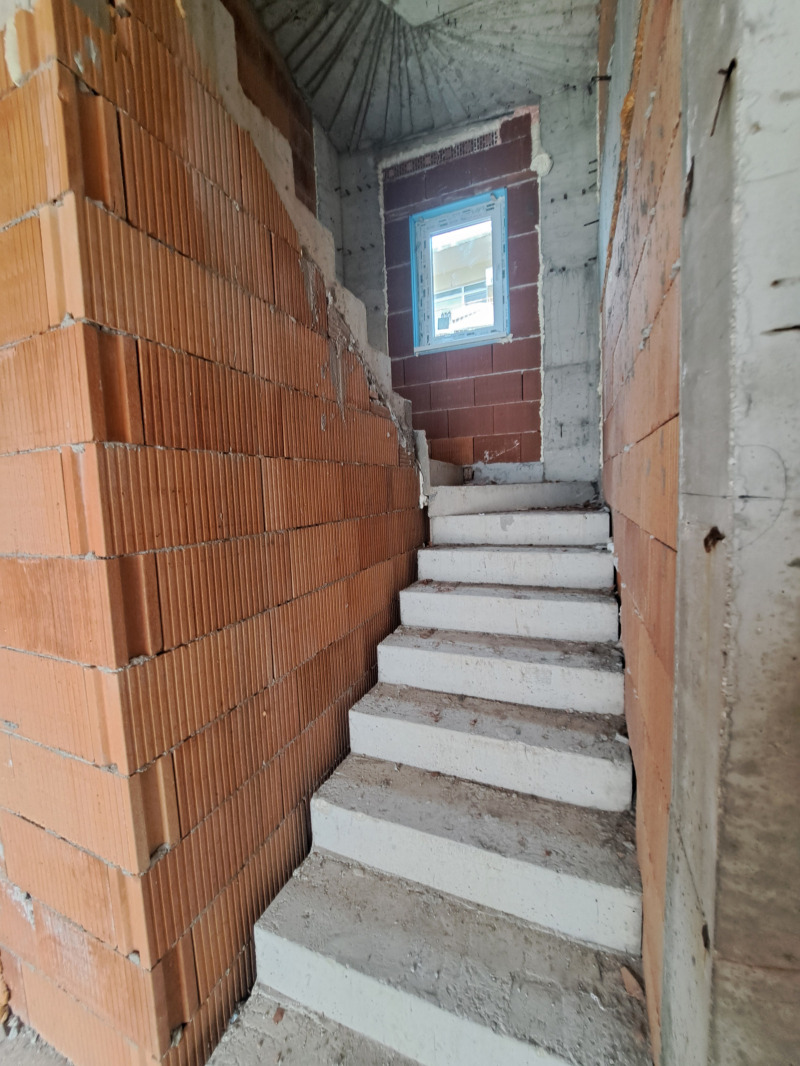 Till salu  Hus Varna , m-t Alen mak , 270 kvm | 68986368 - bild [15]