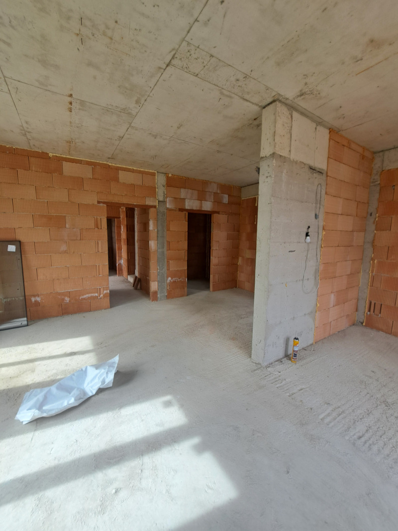 Till salu  Hus Varna , m-t Alen mak , 270 kvm | 68986368 - bild [14]