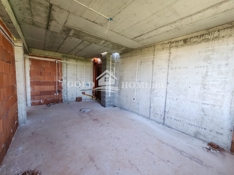 À venda  2 quartos Plovdiv , Ostromila , 136 m² | 92107957