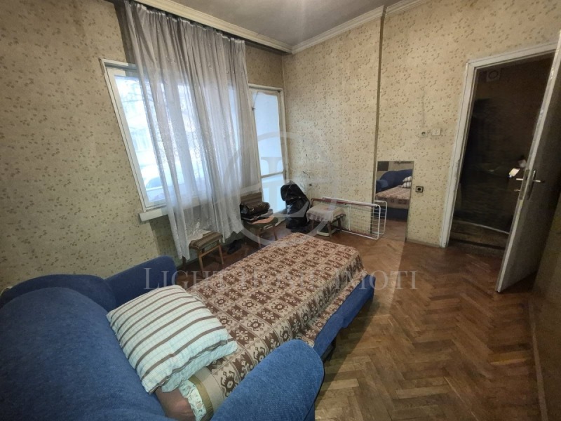 Продава ЕТАЖ ОТ КЪЩА, гр. Пловдив, Център, снимка 2 - Етаж от къща - 51821097