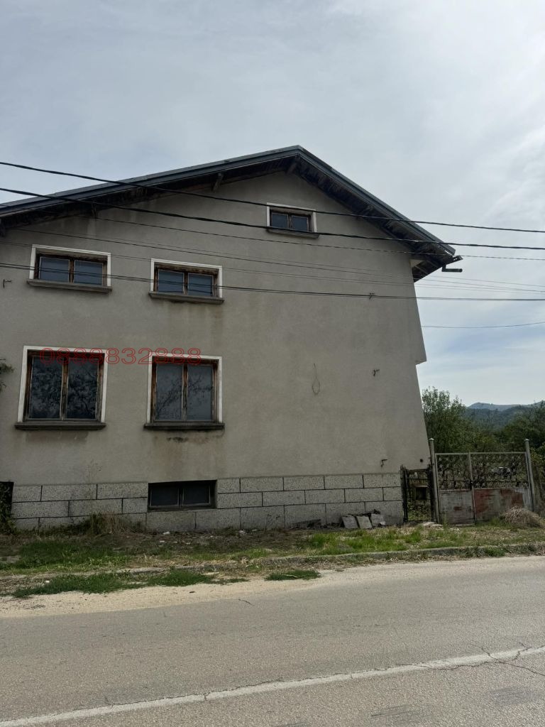 Продава  Къща област Ловеч , с. Орешак , 300 кв.м | 51708181