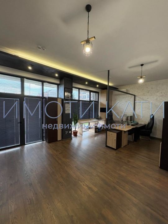 In vendita  Negozio Pernik , Iztok , 47 mq | 18727271