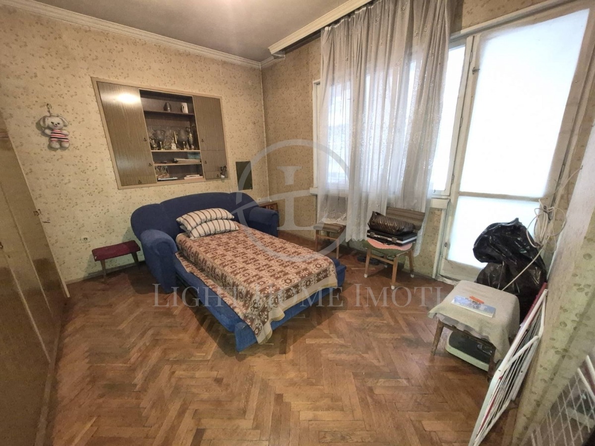 Продава ЕТАЖ ОТ КЪЩА, гр. Пловдив, Център, снимка 2 - Етаж от къща - 51821097
