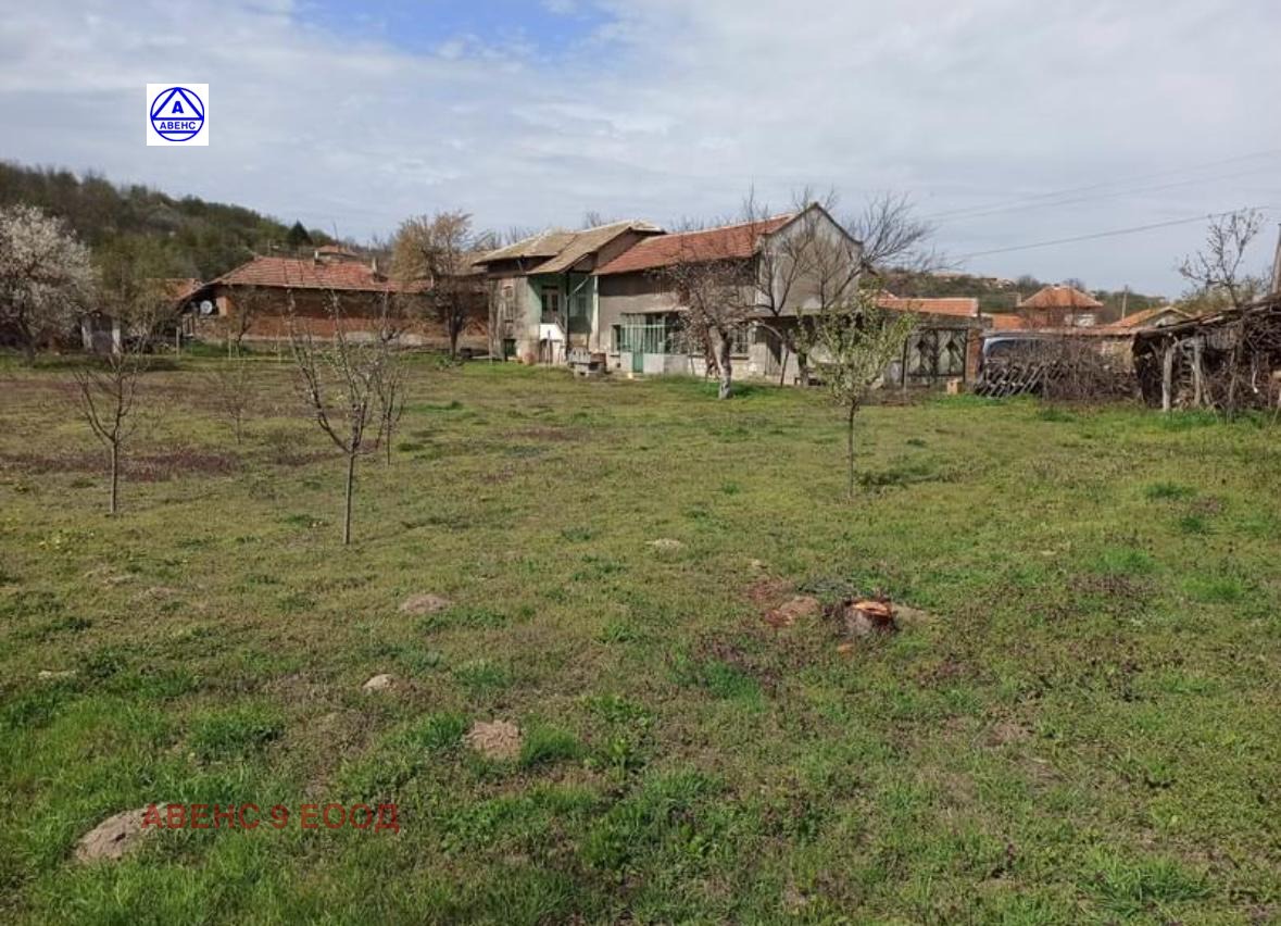 Продава КЪЩА, с. Комарево, област Плевен, снимка 2 - Къщи - 44260129