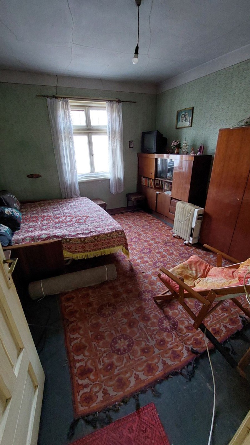 Продава КЪЩА, с. Бъзовец, област Монтана, снимка 13 - Къщи - 52873914