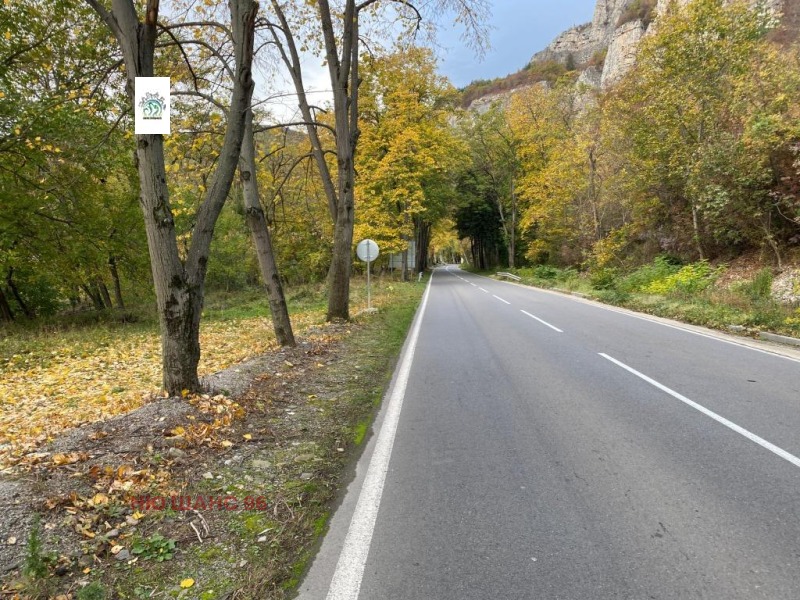 Zu verkaufen  Handlung region Sofia , Gara Lakatnik , 4000 qm | 96752164 - Bild [4]