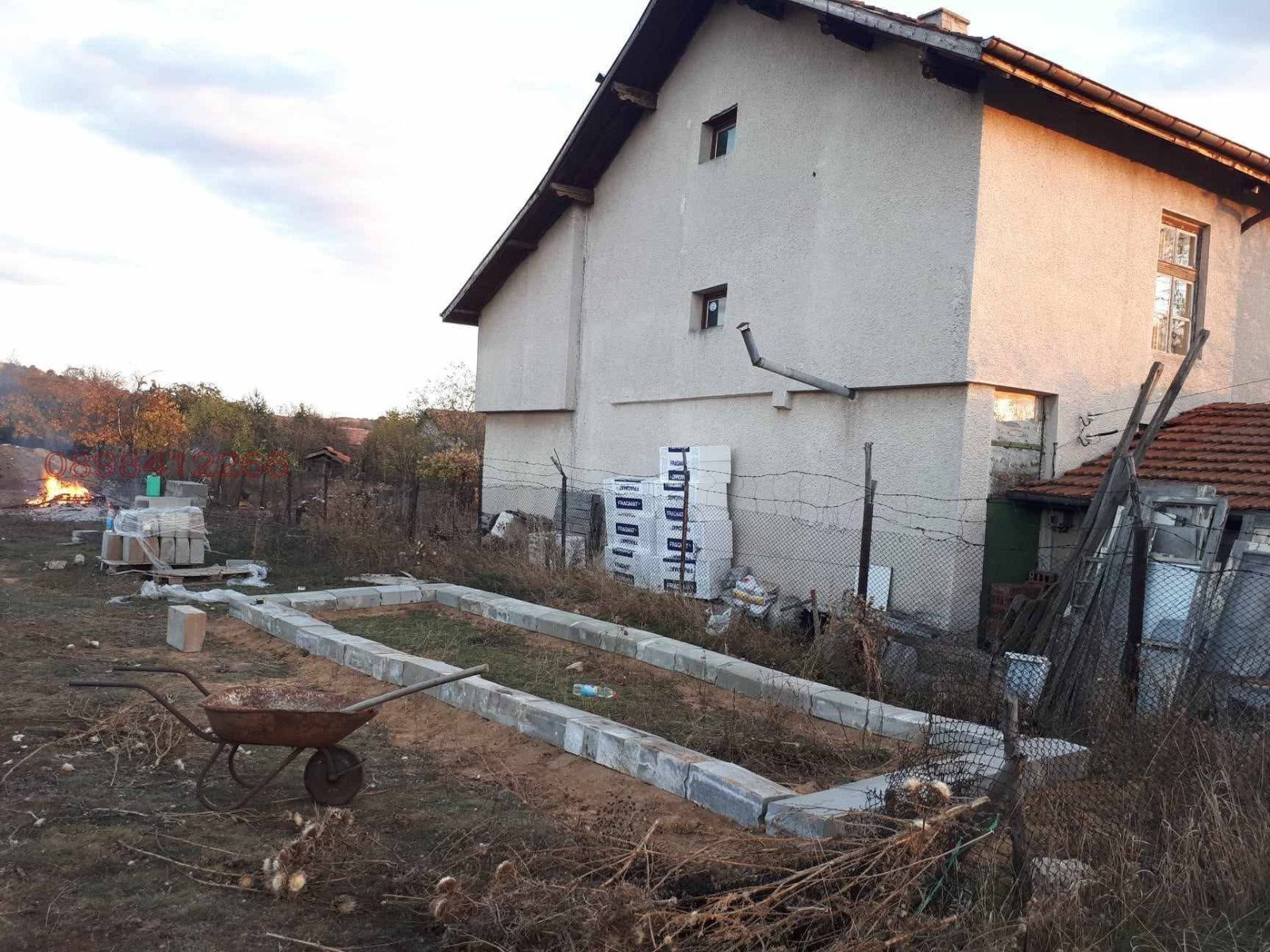 Продава КЪЩА, с. Слаковци, област Перник, снимка 2 - Къщи - 56570509