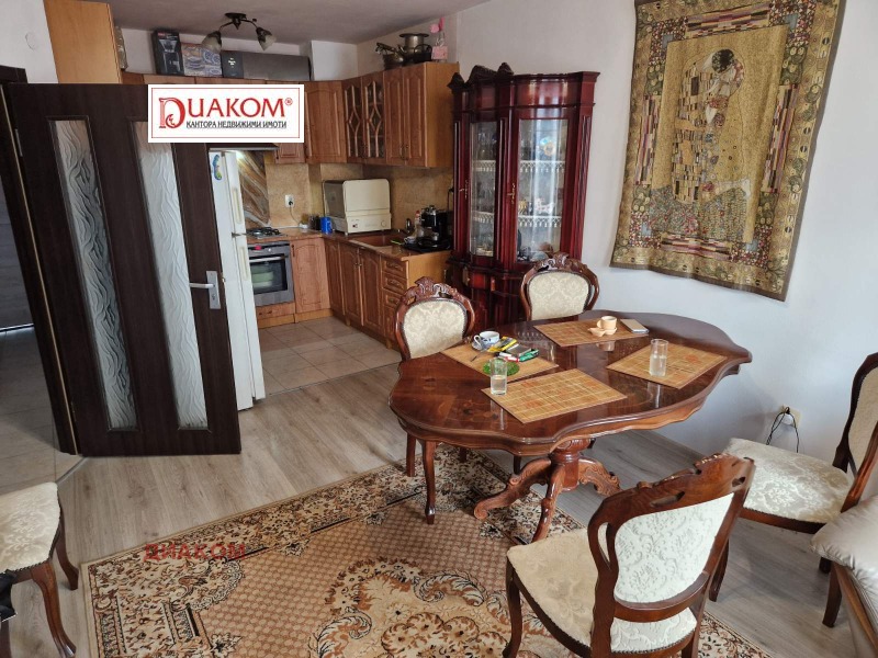 Продава  3-стаен град Бургас , Пети километър , 84 кв.м | 42111420