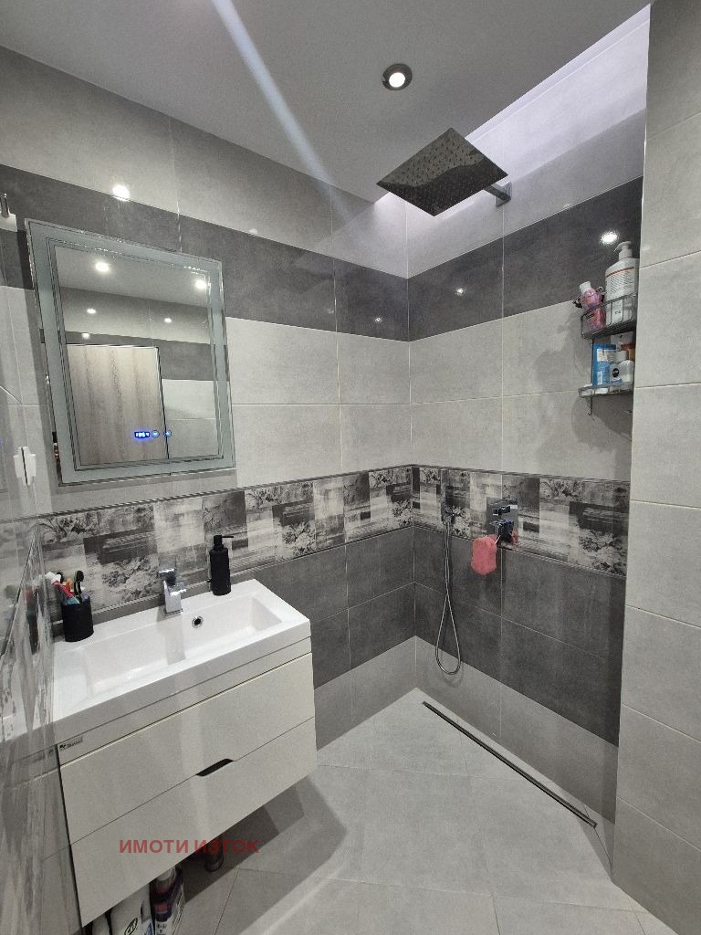 Продава  4-стаен град Перник , Изток , 103 кв.м | 45471844 - изображение [11]