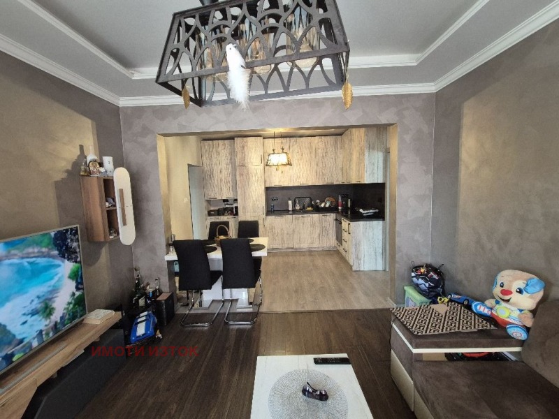 Продава  4-стаен град Перник , Изток , 103 кв.м | 45471844