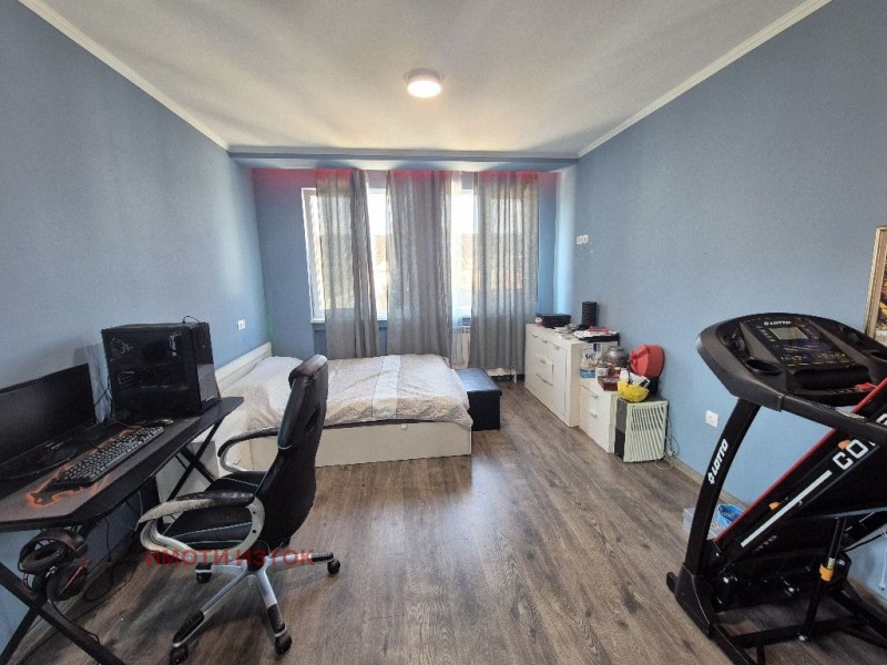 Продава  4-стаен град Перник , Изток , 103 кв.м | 45471844 - изображение [8]