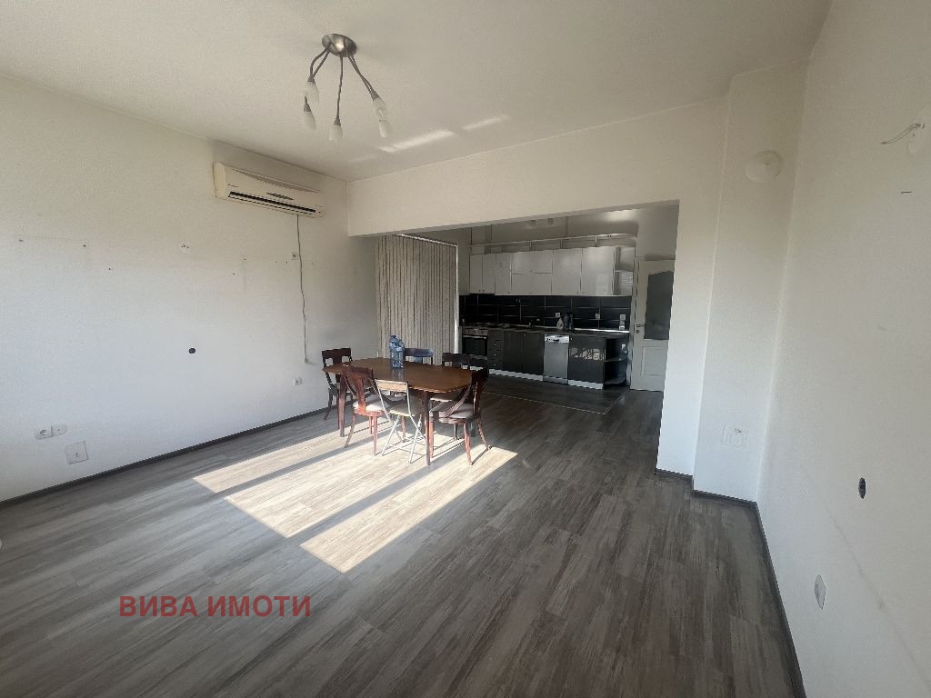 Продава ЕТАЖ ОТ КЪЩА, гр. Пловдив, Център, снимка 2 - Етаж от къща - 52489328