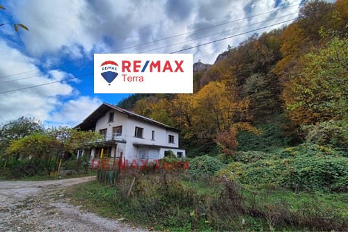 Продава ВИЛА, гр. Тетевен, област Ловеч, снимка 5 - Вили - 56739695