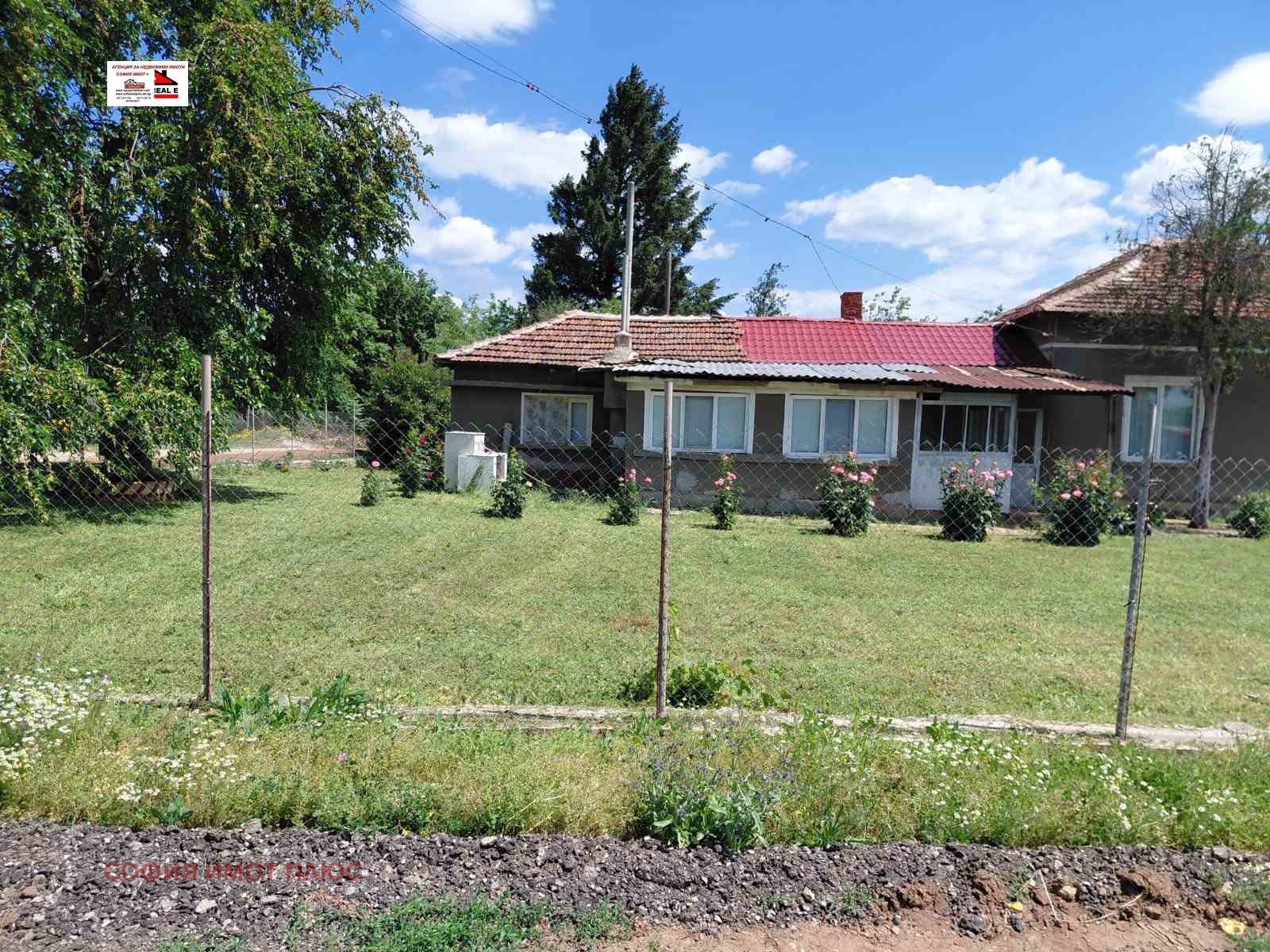 Продава КЪЩА, гр. Брусарци, област Монтана