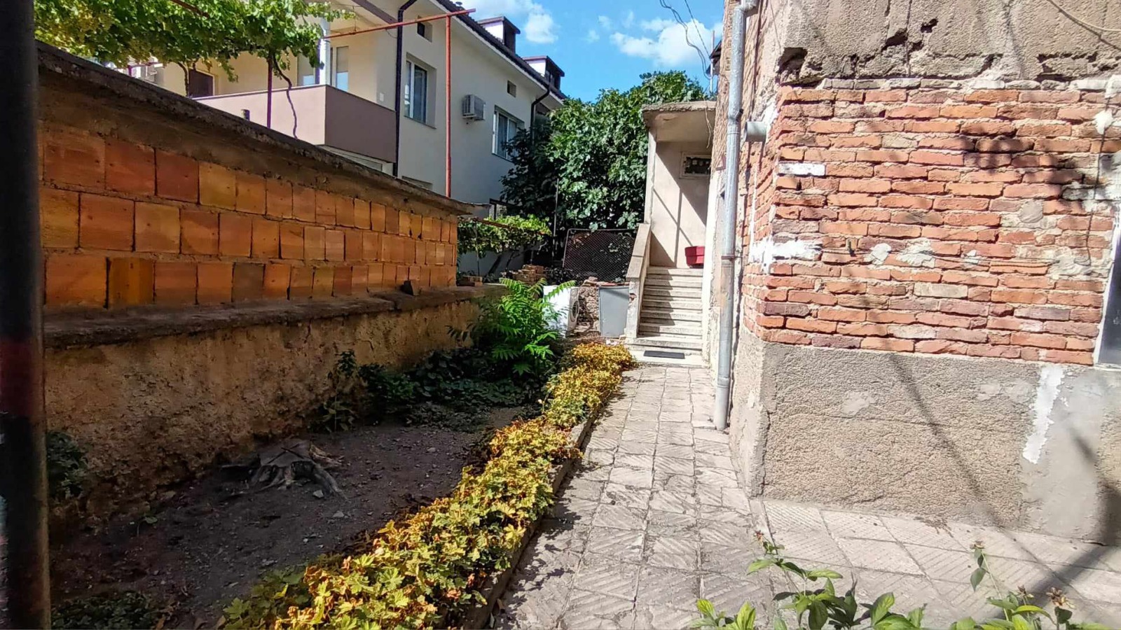 Продава ЕТАЖ ОТ КЪЩА, гр. Карлово, област Пловдив, снимка 2 - Етаж от къща - 43756430