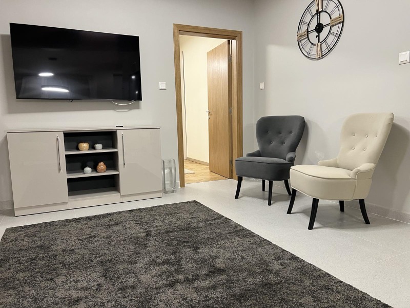 Продава  4-стаен град Плевен , Идеален център , 125 кв.м | 92925262 - изображение [2]