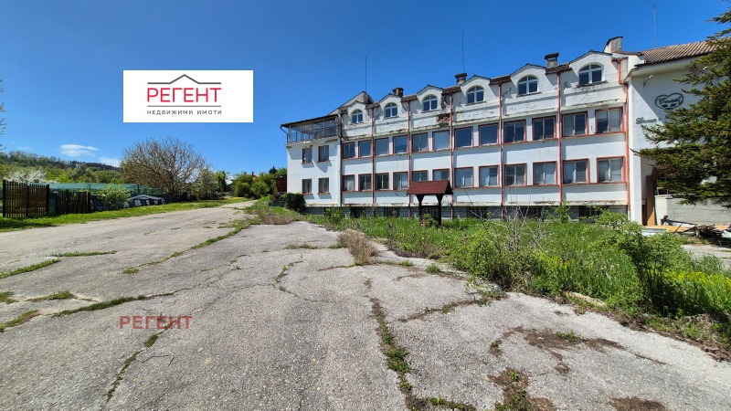 Продава ПРОМ. ПОМЕЩЕНИЕ в област Габрово, с. Враниловци - 1588 кв.м / 350 000 € » 684 540.50 лв., РЕГЕНТ