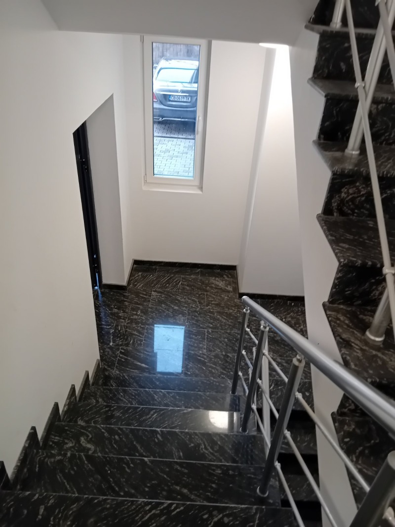 Na prodej  1 ložnice Sofia , Zona B-18 , 70 m2 | 42942744 - obraz [12]