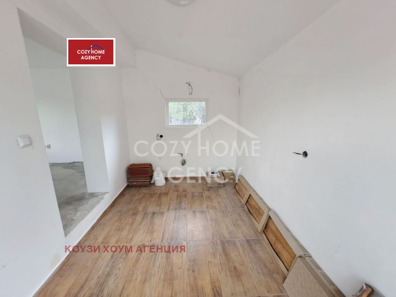 Продава КЪЩА в област София, гр. Божурище - 120 кв.м / 155 000 € » 303 153.65 лв., КОУЗИ ХОУМ АГЕНЦИЯ