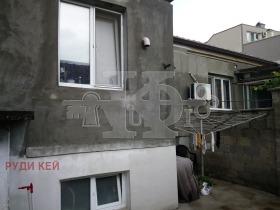 Haus Awtogara, Warna