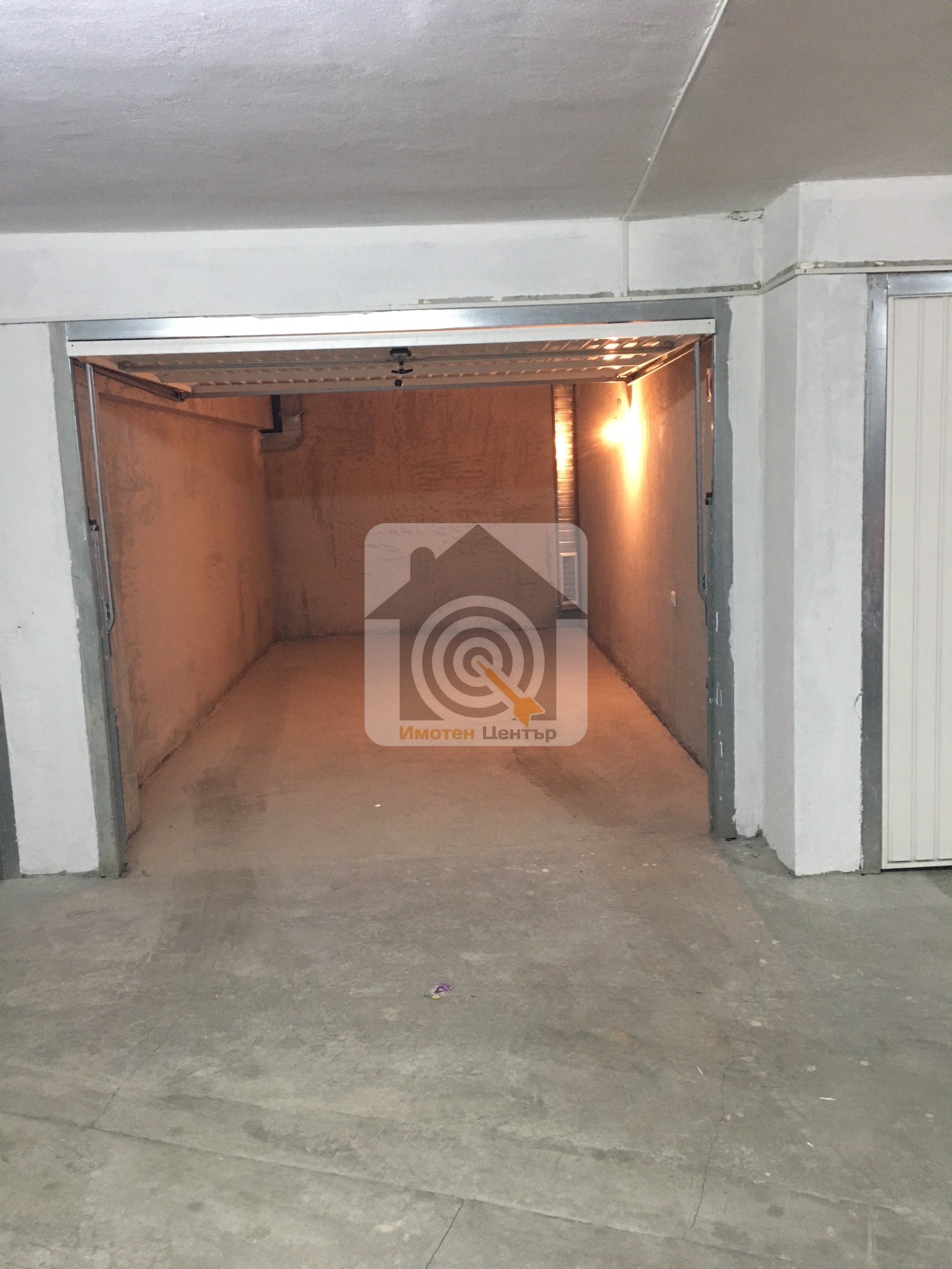 Продава ГАРАЖ, ПАРКОМЯСТО, гр. София, Бъкстон