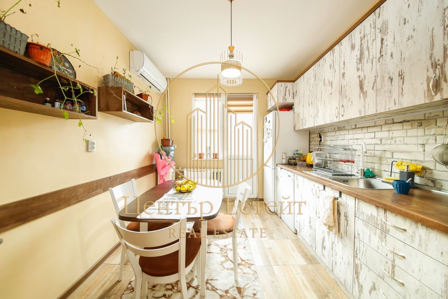 Продава 4-СТАЕН, гр. Плевен, Идеален център