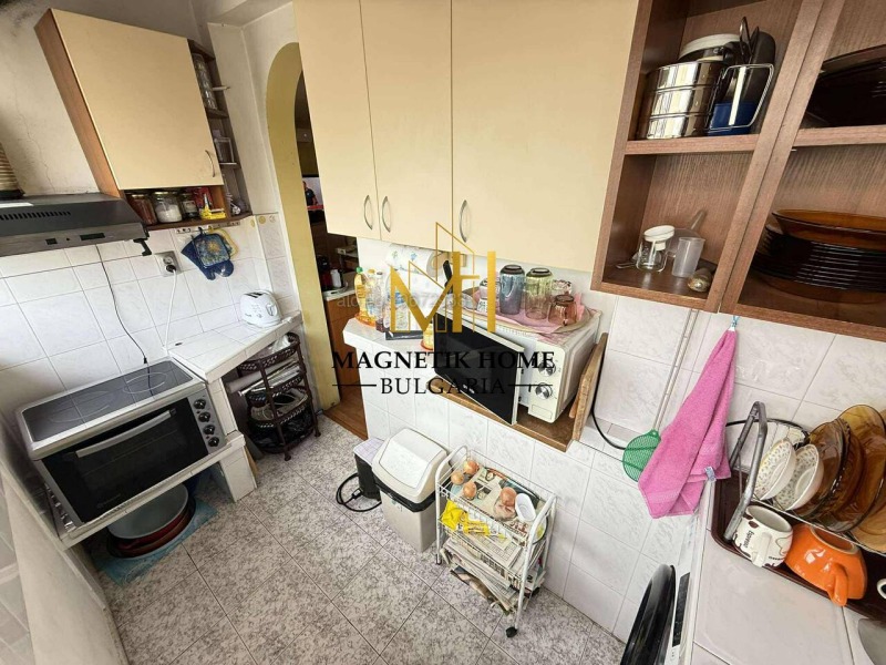 Продава 3-СТАЕН, гр. Бургас, Възраждане, снимка 2 - Апартаменти - 52224956