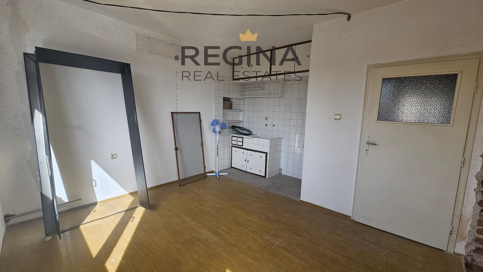 Продава ЕТАЖ ОТ КЪЩА, гр. Хисаря, област Пловдив, снимка 3 - Етаж от къща - 54626325