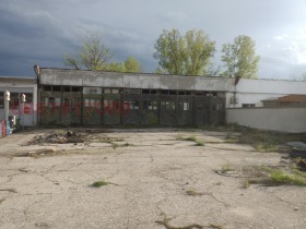 In vendita Edificio industriale