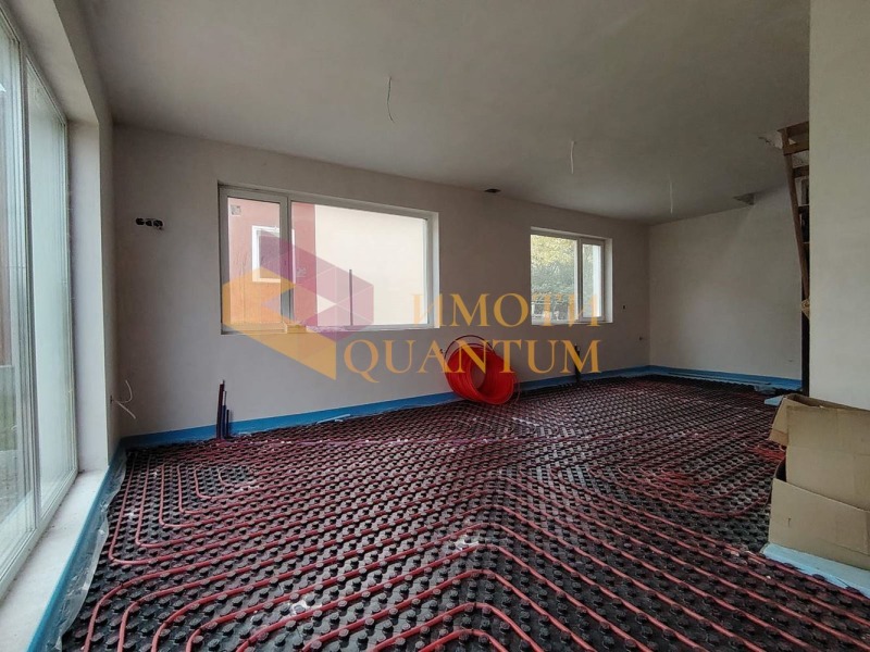 Продава КЪЩА, с. Приселци, област Варна, снимка 3 - Къщи - 52694985