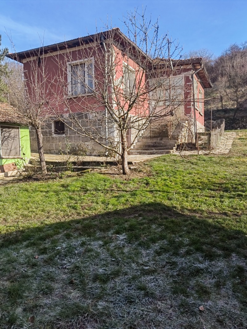 Продава КЪЩА, с. Владиславци, област София област, снимка 2 - Къщи - 53129359