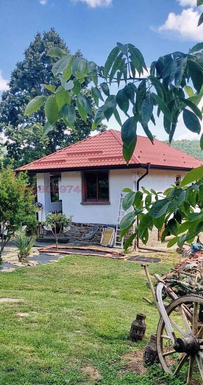 Продава КЪЩА, с. Своде, област София област