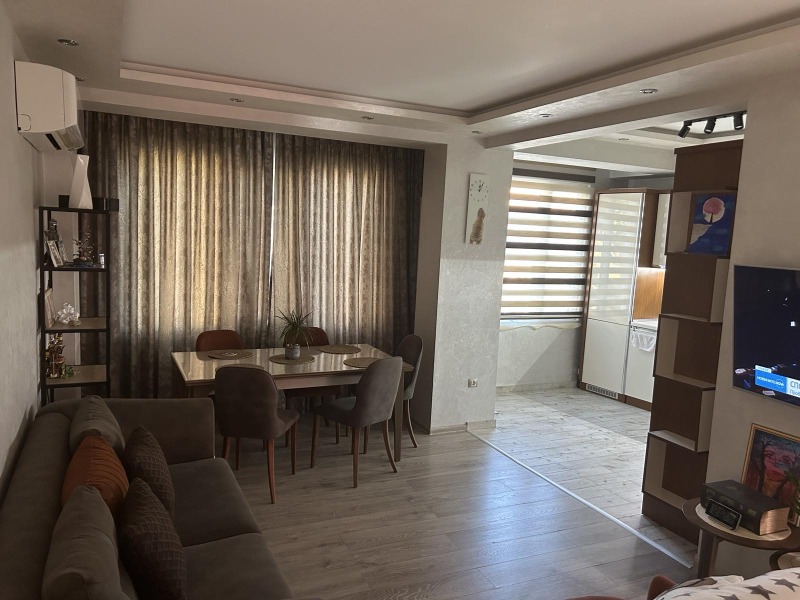 Продава МНОГОСТАЕН, гр. Бургас, Център, снимка 4 - Апартаменти - 52613117