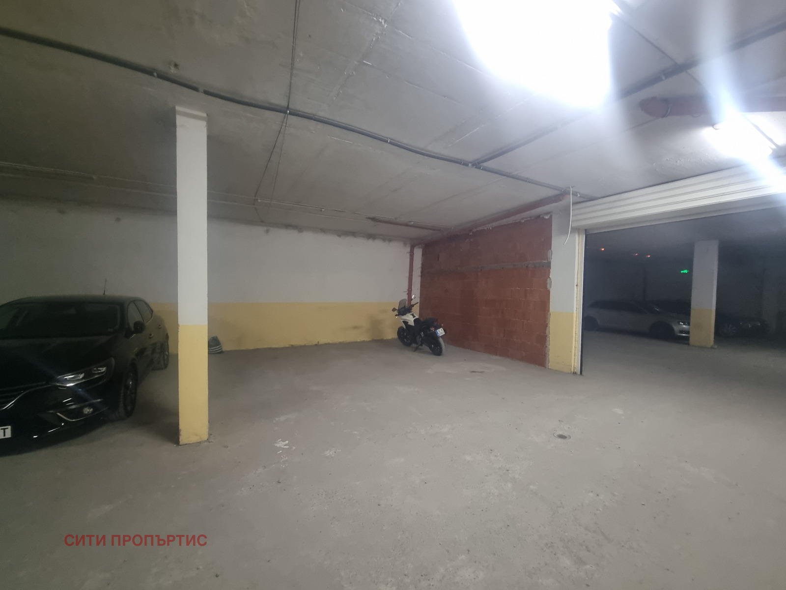 Продава ГАРАЖ, ПАРКОМЯСТО, гр. Благоевград, Широк център, снимка 2 - Гаражи и паркоместа - 54716439