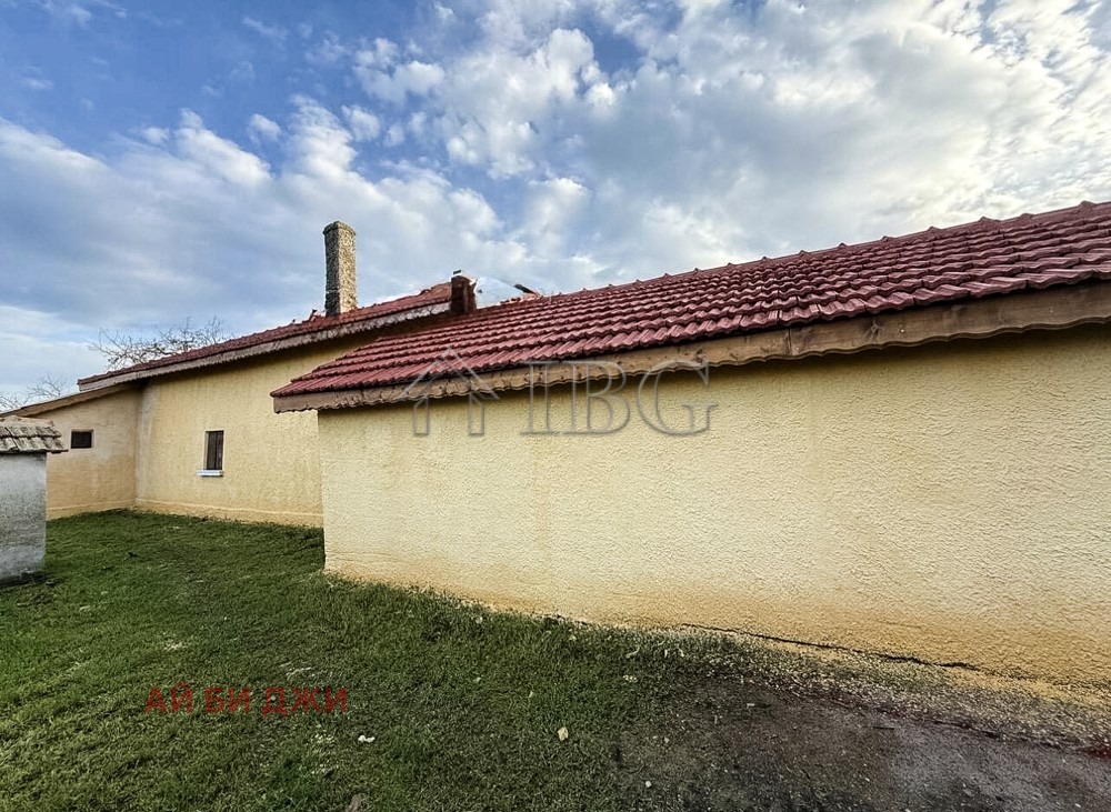 Продава КЪЩА, гр. Генерал Тошево, област Добрич, снимка 13 - Къщи - 56377709