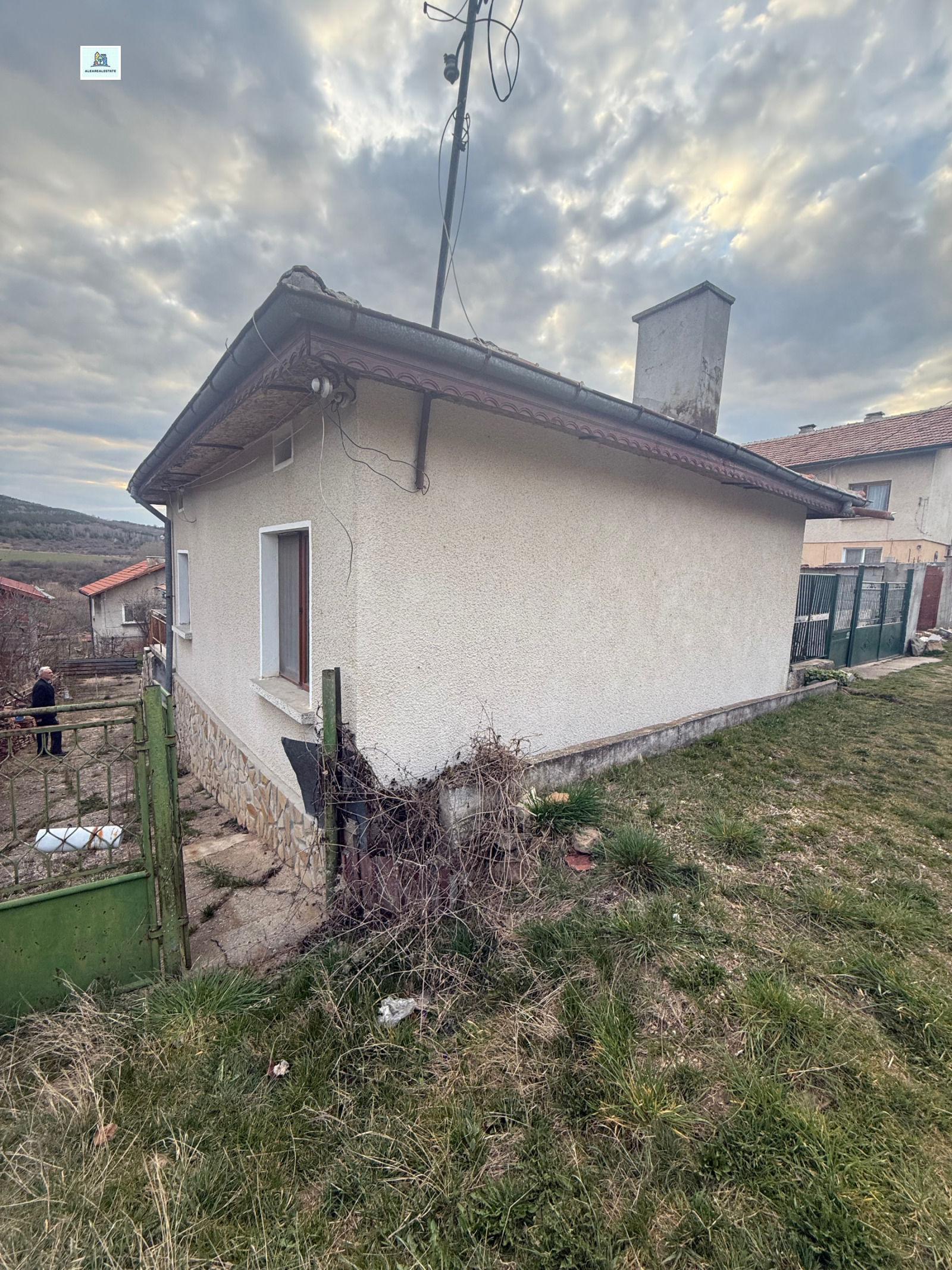 Продава КЪЩА, с. Хераково, област София област