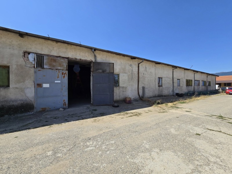 Продава ПРОМ. ПОМЕЩЕНИЕ в област Стара Загора, с. Зимница - 1666 кв.м / 39 000 € » 76 277.37 лв., ИМОТИ ЦОНЕВИ