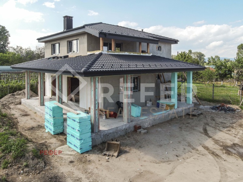Продава КЪЩА в област Пазарджик, с. Злокучене - 220 кв.м / 369 000 € » 721 701.27 лв., РЕФЕР