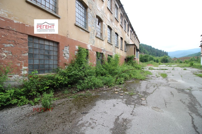 Продава ПРОМ. ПОМЕЩЕНИЕ в град Габрово, Промишлена зона - 22000 кв.м / 730 000 € » 1 427 755.90 лв., РЕГЕНТ