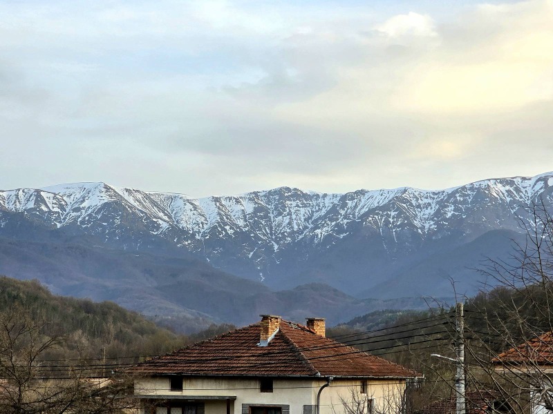 Продава КЪЩА, гр. Априлци, област Ловеч