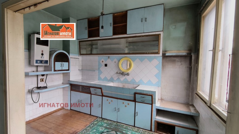 Продава  4-стаен град Пазарджик , Идеален център , 142 кв.м | 77336436