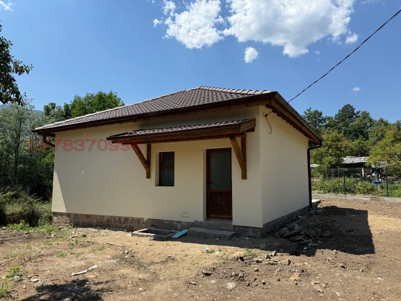 Продава КЪЩА, гр. Вършец, област Монтана, снимка 2 - Къщи - 52782335