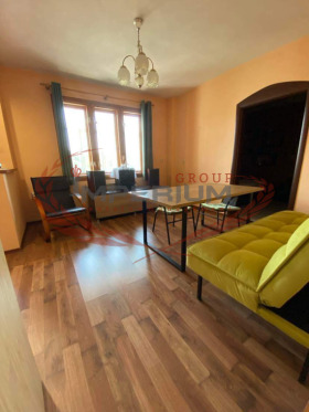 Продажба на четеристайни апартаменти в град Добрич - изображение 1 