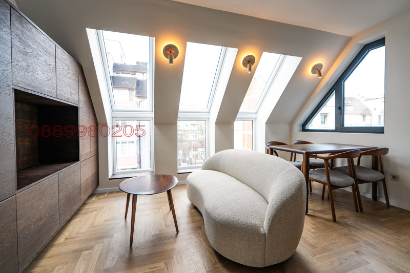 Продава 2-СТАЕН, гр. София, Център