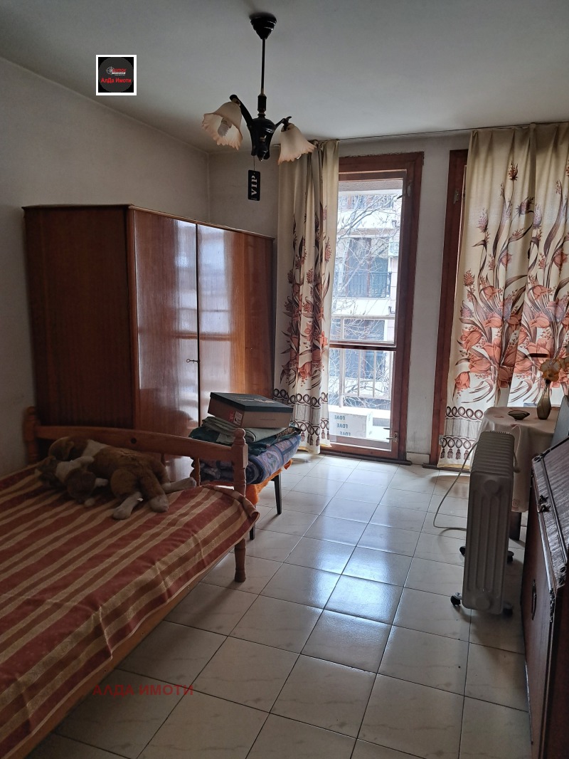 De vânzare  3 dormitoare Sofia , Țentâr , 130 mp | 64333472 - imagine [8]