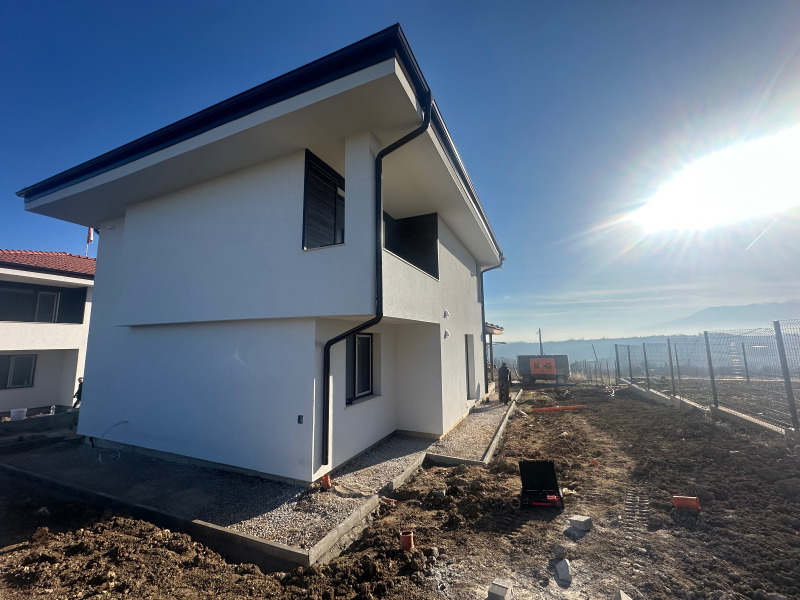 Продава КЪЩА, с. Гурмазово, област София област, снимка 2 - Къщи - 52772600