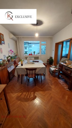Продажба на четеристайни апартаменти в град Шумен - изображение 19 