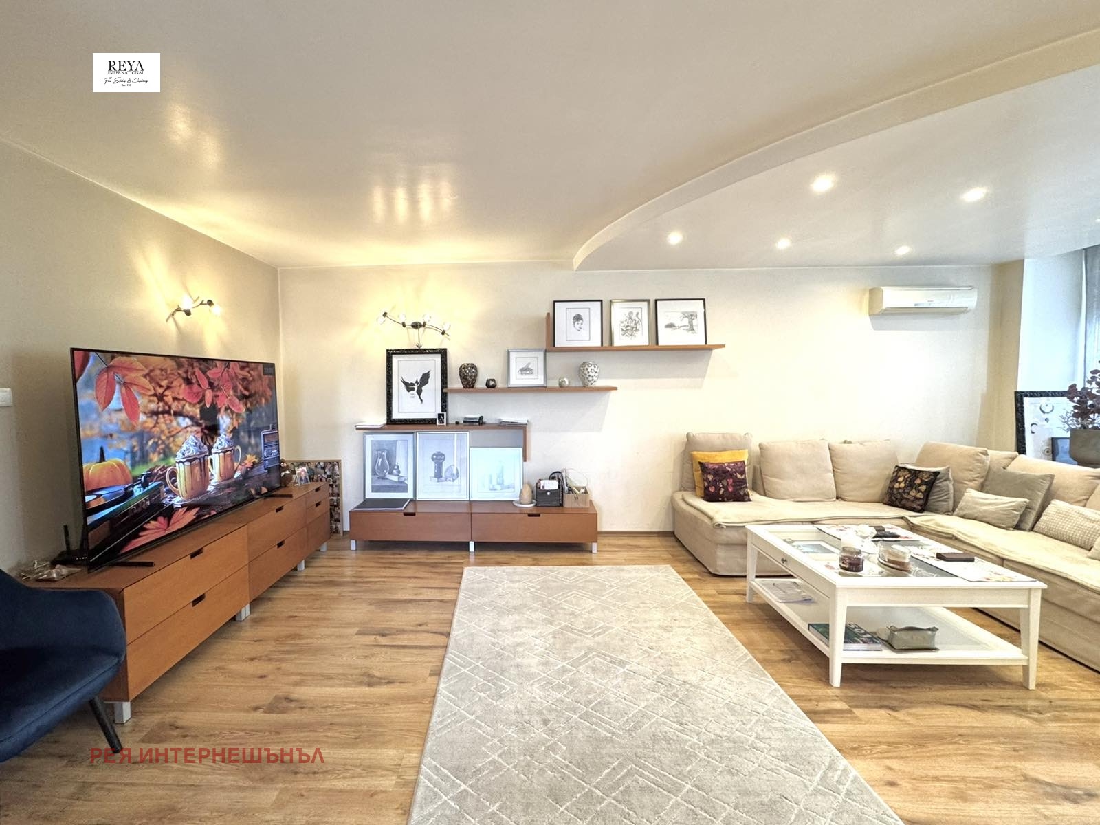 Продава МНОГОСТАЕН, гр. София, Изток, снимка 2 - Апартаменти - 53872752