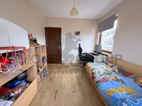 2 makuuhuonetta Vazraždane 3, Varna 10