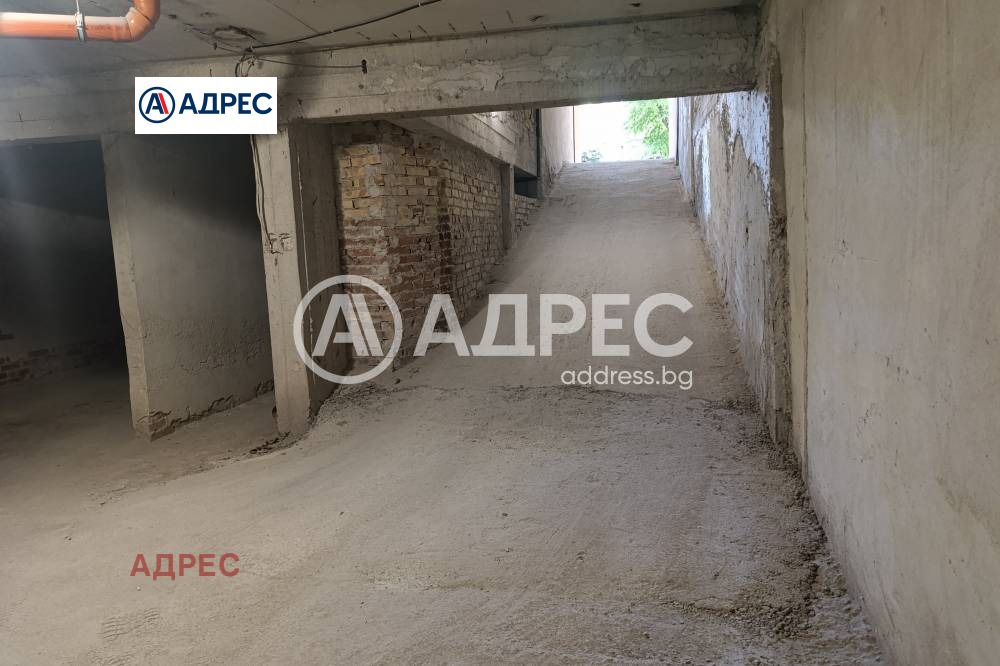 Продава ГАРАЖ, ПАРКОМЯСТО, гр. Варна, Център, снимка 2 - Гаражи и паркоместа - 54135925